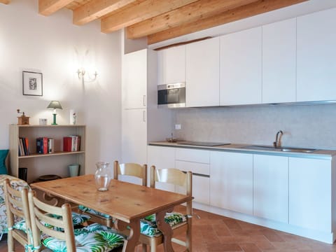 Zweizimmerwohnung mit Doppelbett und zwei Schlafsofas Apartment in Province of Brescia