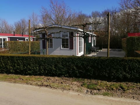 Gemütliches Chalet mit Terrasse Vacation rental in Zeeland, Netherlands