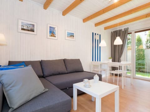 Bootshaus mit beheiztem Pool Vacation rental in West Pomeranian Voivodeship, Poland