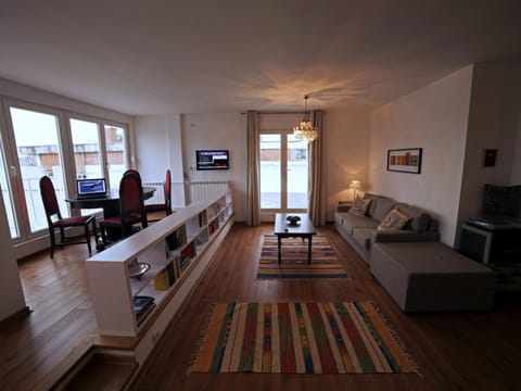 Penthousewohnung mit großer Terrasse in zentraler Lage Apartment in Belgrade