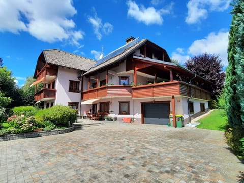 mit eigenem Garten und Terrasse Apartment in Bled