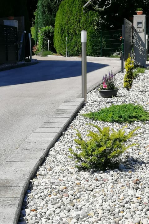 mit eigenem Garten und Terrasse Apartment in Bled