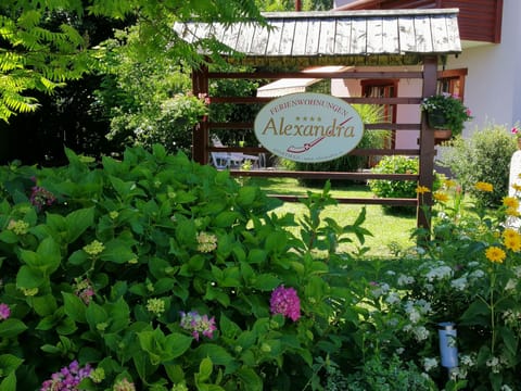 mit eigenem Garten und Terrasse Apartment in Bled