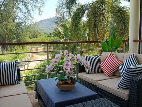 Wunderschöne Pool-Villa, beste Lage, kostenloser Transfer Vacation rental in Khuekkhak