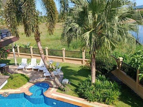 Wunderschöne Pool-Villa, beste Lage, kostenloser Transfer Vacation rental in Khuekkhak