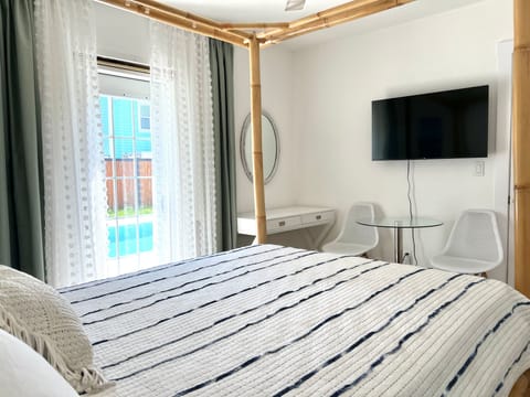 Ruhiges Zimmer mit tropischem Pool und Strandzugang Vacation rental in Gulfport