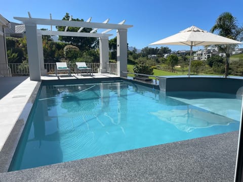 in Bos En Dal mit Großer Terrasse Vacation rental in Western Cape