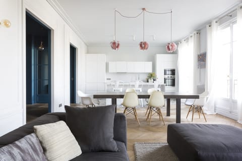 Avenue de Malakoff Apartment in Paris