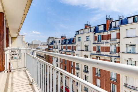 Parquet & Leather Apartment in Paris