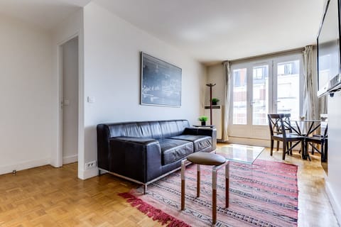 Parquet & Leather Apartment in Paris