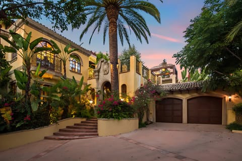 Skyline Haven Apartment in West Hollywood