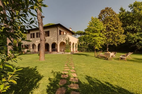 A Lucca Odyssey Apartment in Forte dei Marmi