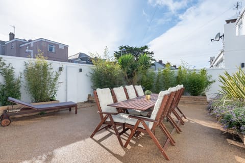 A Seaside Retreat House in Newquay