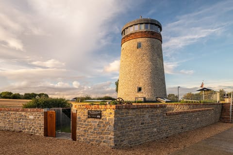 The Windmill Tower Apartment in Cherwell District