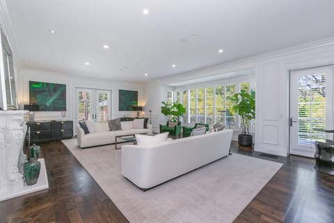 Secret Haven Apartment in Beverly Hills