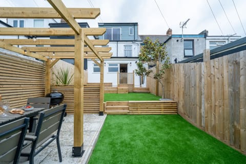 Surf the Wave House in Newquay