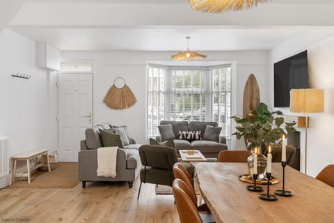 Surf the Wave House in Newquay