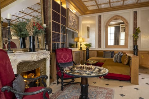 Little Parisienne Apartment in Paris