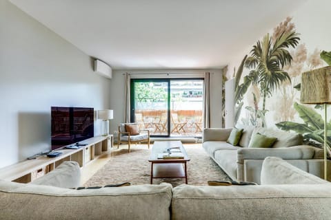 Parisian Flair Apartment in Paris