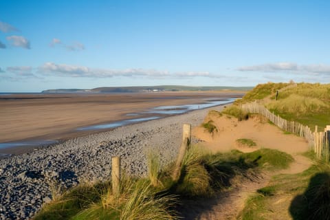 Unwind in Northam Apartment in Westward Ho