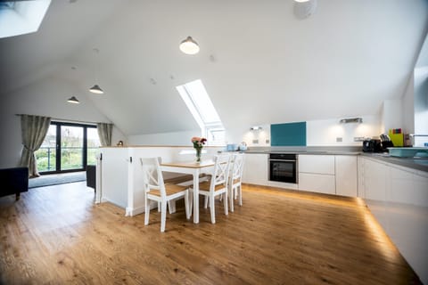 Unwind in Northam Apartment in Westward Ho