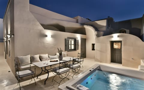 The Horizon's Cradle Apartment in Oia