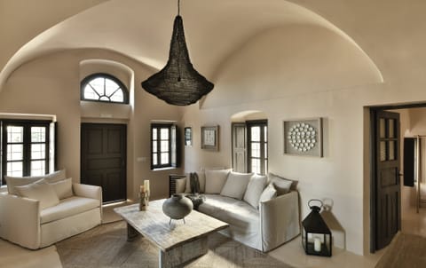 The Horizon's Cradle Apartment in Oia