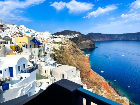 Grecian Marvel Apartment in Oia