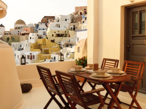 Aegean Embrace Apartment in Oia