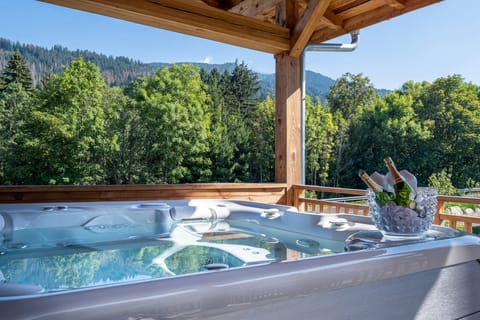 Snow & Pine House in Combloux