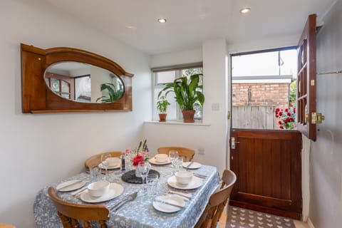 Whistler's Cottage Cabin in England