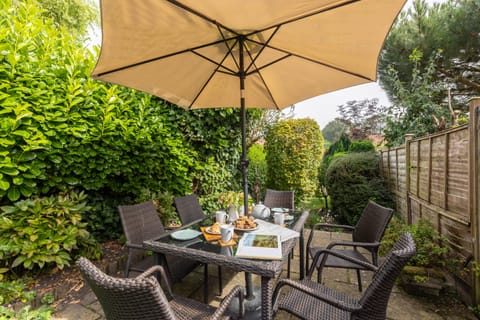 A Little Orchid Cabin in England