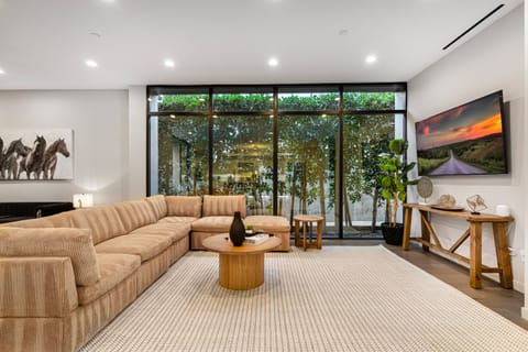 Big City Paradise Villa in Beverly Hills