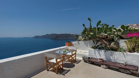 Beyond the Blue Dome Apartment in Oia