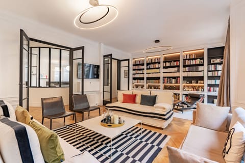 Parisian Light Apartment in Paris