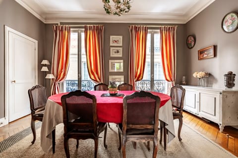 Timeless Tradition Apartment in Paris