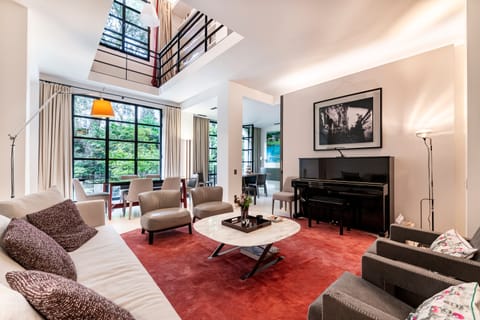 Emerald Gardens Apartment in Paris