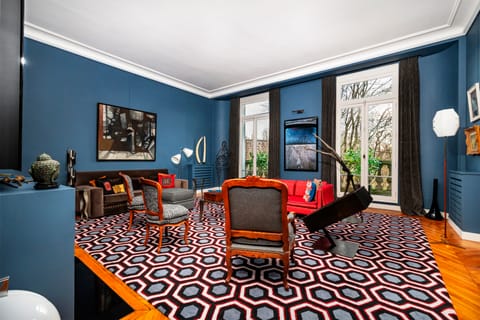 Shimmering Lights Apartment in Paris