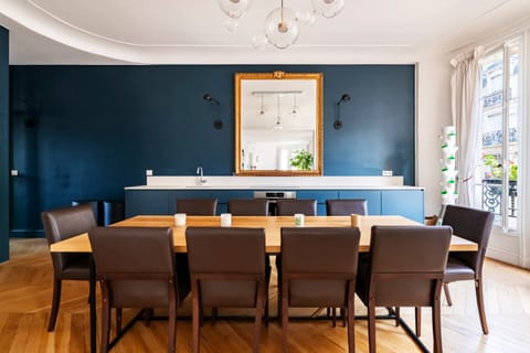 Eiffel Splendor Apartment in Paris