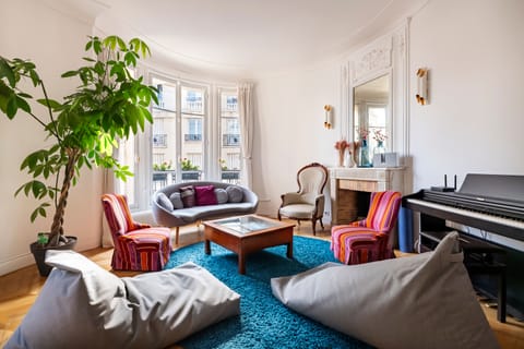Eiffel Splendor Apartment in Paris