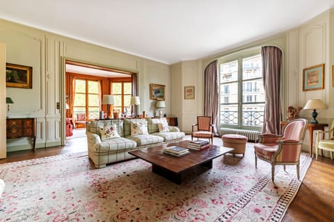 Serenity by the Seine Apartment in Paris