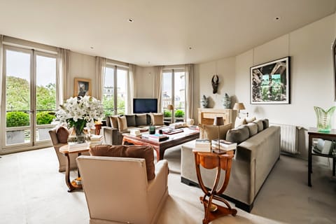 Parisian Grandeur Apartment in Paris