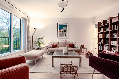 Flow like Nature Apartment in Paris