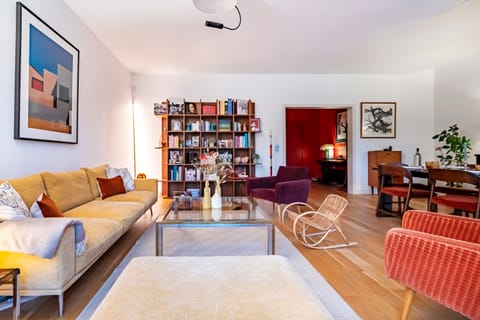 Flow like Nature Apartment in Paris