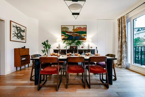 Flow like Nature Apartment in Paris