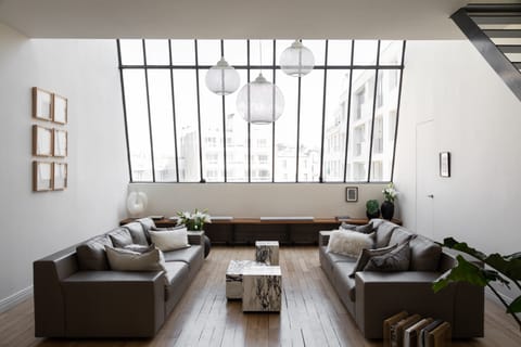 Lofty & Light Apartment in Paris