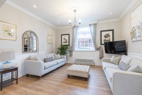 Regency Radiance Apartment in Cheltenham