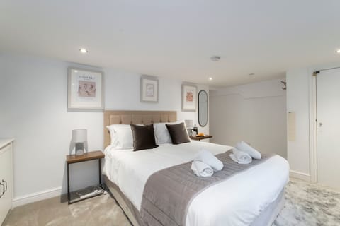 Regency Radiance Apartment in Cheltenham