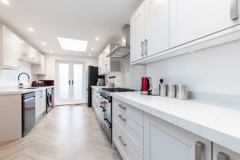 Cheltenham Style Apartment in Cheltenham