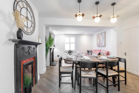 Cheltenham Style Apartment in Cheltenham